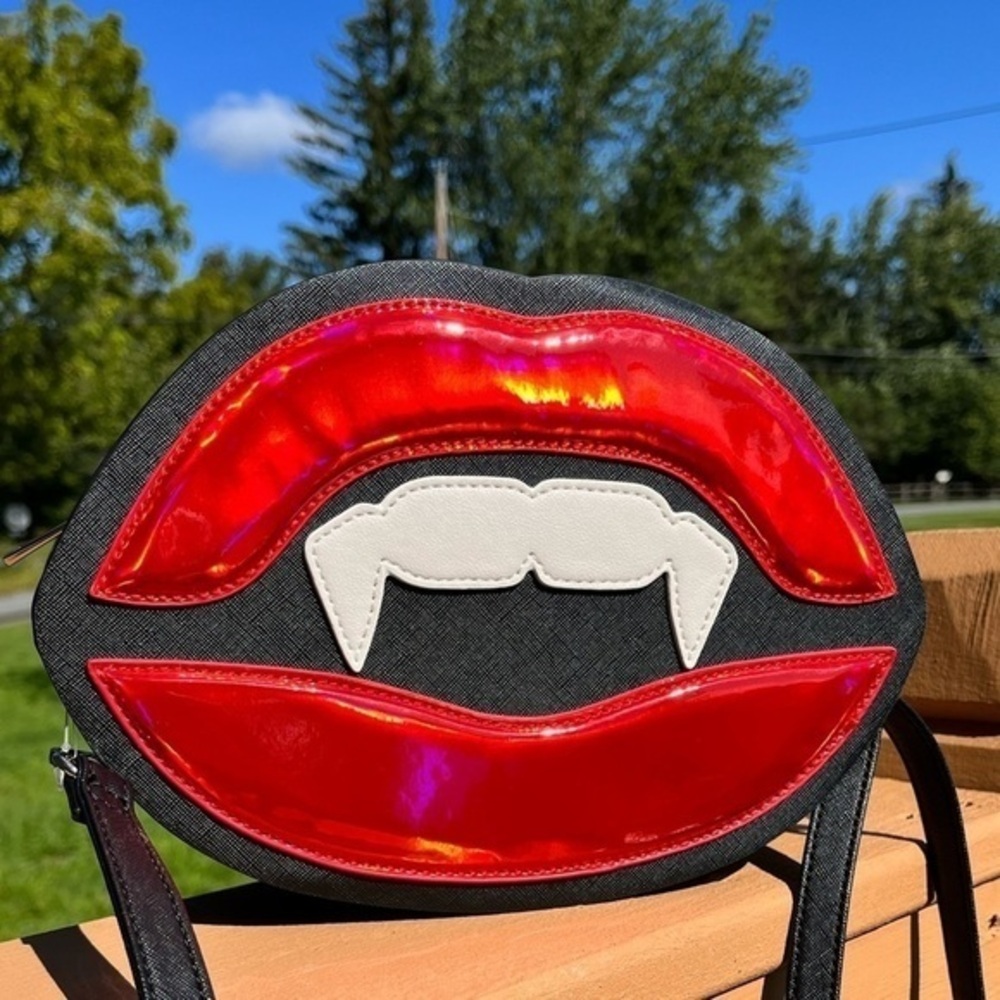 Mad Engine Vampire Lips Fang Crossbody Bag Red Halloween Purse NWT